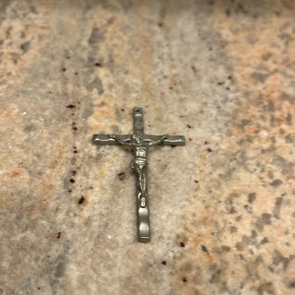 Silver Cross. It Doesn't Come With A Chain - image 1